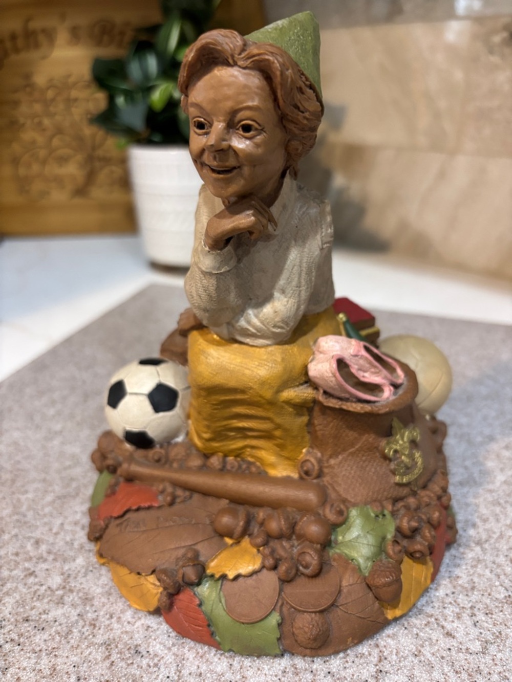 Tom Clark Cairns Studios Retired “Taxi Mom” Gnome Figurine